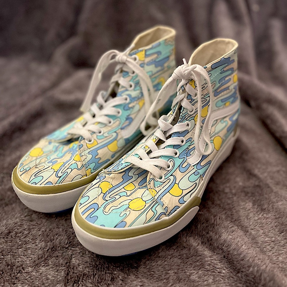 Vans Stacked Platforms. UV Ink Sun waves Color Changing High Tops. ☀️